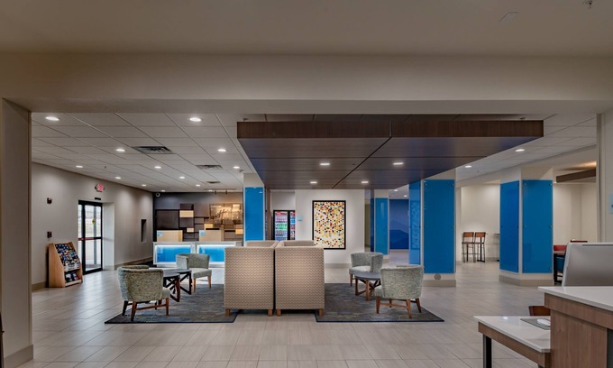 West Hotel | Holiday Inn Express & Suites N Waco Area - West by IHG