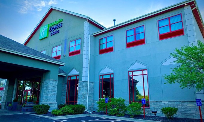 Olathe Hotel | Holiday Inn Express & Suites - Olathe North by IHG