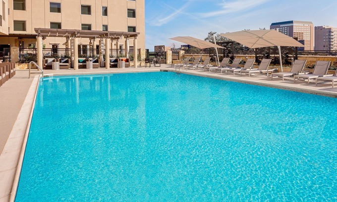 Red River Cultural District Hotel | Holiday Inn Express & Suites Austin Downtown - University by IHG