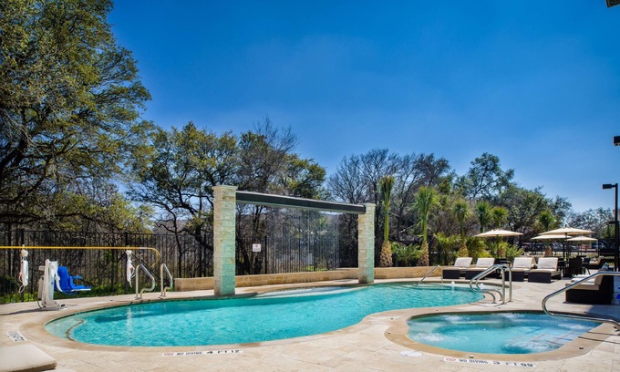 Gateway Hotel | Holiday Inn Express & Suites Austin NW - Arboretum Area by IHG