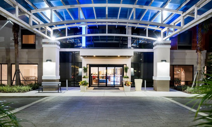 Lakeland Hotel | Holiday Inn Express & Suites Lakeland South by IHG