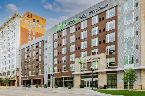Downtown Lincoln Hotel | Holiday Inn Express & Suites - Lincoln Downtown by IHG