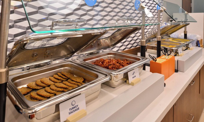 Manor Hotel | Holiday Inn Express & Suites Austin - Manor by IHG