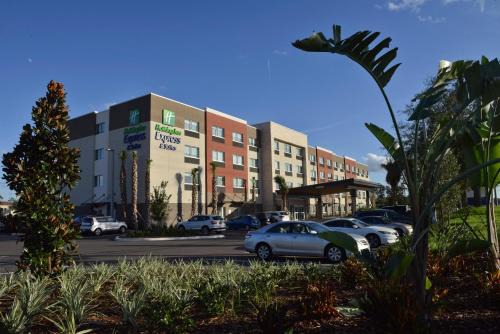 Southeast Orlando Hotel | Holiday Inn Express & Suites - Orlando - Southeast by IHG