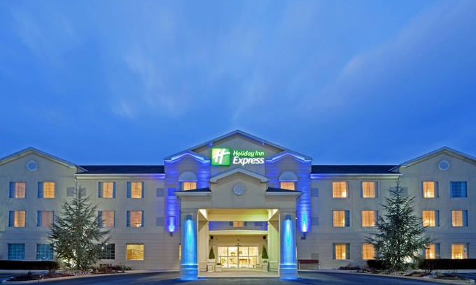 Reading Hotel | Holiday Inn Express & Suites Reading by IHG
