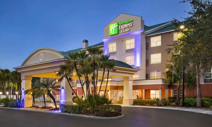 Sarasota Hotel | Holiday Inn Express & Suites Sarasota East by IHG
