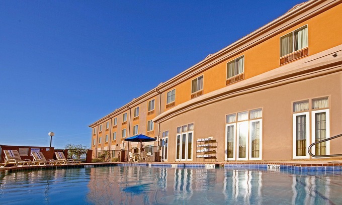 Tucson Hotel | Holiday Inn Express & Suites Tucson by IHG