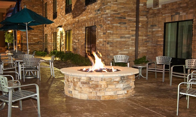 Greenwich Hotel | Holiday Inn Express & Suites Wichita Northeast by IHG