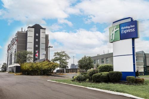 Black Creek Hotel | Holiday Inn Express Toronto-North York by IHG