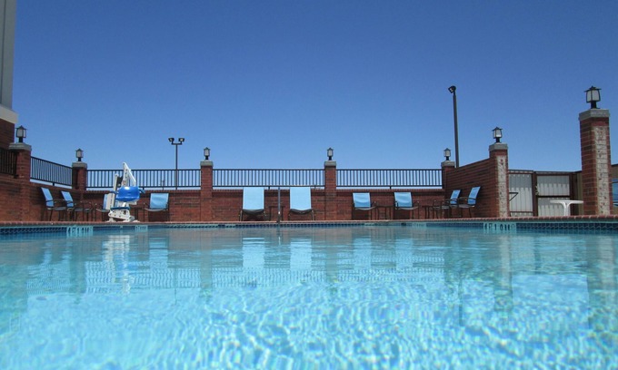 Fort Stockton Hotel | Holiday Inn Express Hotel and Suites Fort Stockton by IHG