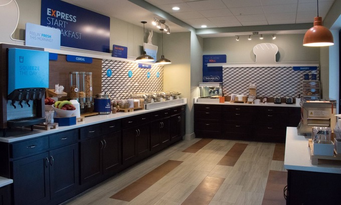 West Memphis Hotel | Holiday Inn Express and Suites West Memphis by IHG