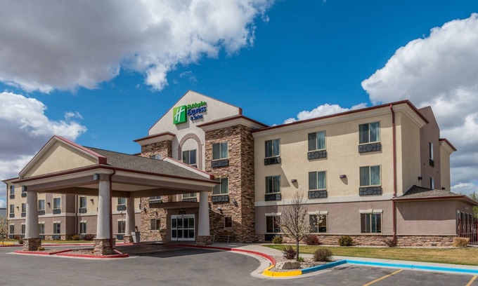 Vernal Hotel | Holiday Inn Express Vernal-Dinosaurland by IHG
