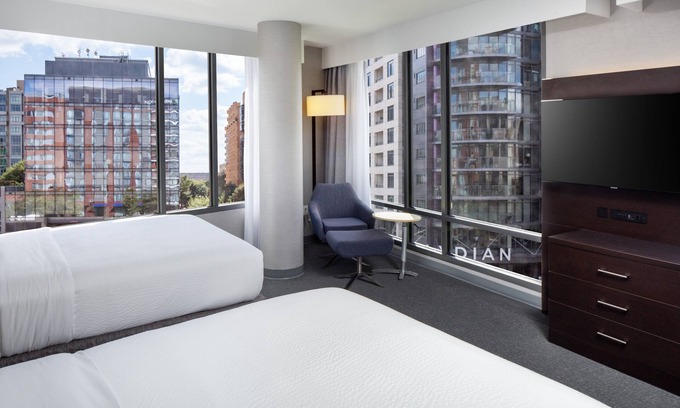 Mount Vernon Triangle Hotel | Holiday Inn Express Washington DC Downtown by IHG