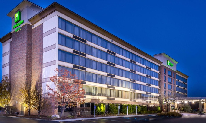 Warren Hotel | Holiday Inn Hotel & Suites Warren by IHG