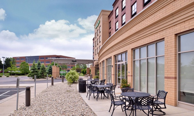 Madison Hotel | Holiday Inn Madison at The American Center by IHG