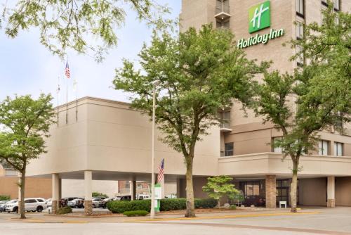 Rock Island Hotel | Holiday Inn Rock Island-Quad Cities by IHG