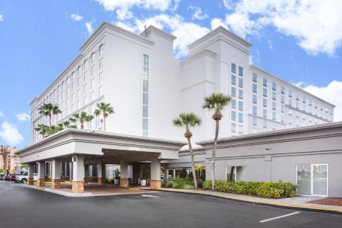 Florida Center Resort | Holiday Inn & Suites Across from Universal Orlando by IHG