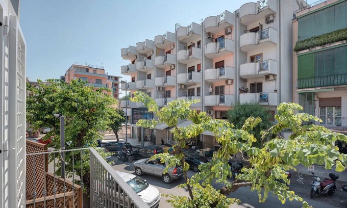 Castellammare di Stabia House | Holiday Home 'Stabiae Charm' with Balcony, Wi-Fi and Air Conditioning
