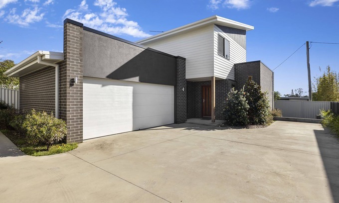 Woolgoolga House | Holiday on Nelson - Modern, stylish townhouse