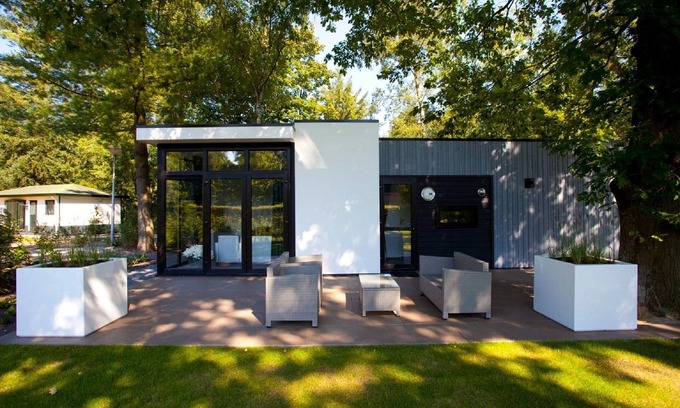 Noordoostelijk van Schaarsbergen House | Holiday Park Home with Modern Charm