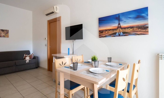 Pineto Apartment | Holiday Rendez Vous 14 - Ground apartment with balcony and side sea view