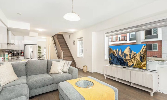 Downsview House | Holiday retreat in Toronto