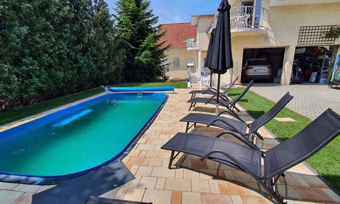 Siofok-Szabadifurdo House | Holiday room with pool internet and air conditioning