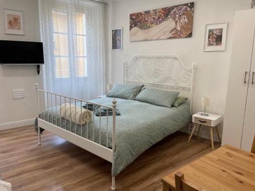 Intra Apartment | Holiday Studio in Centro Storico Intra