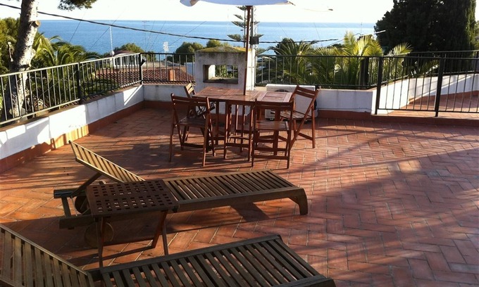 Tarragona Villa | Holiday Villa in Tarragona with Open Terrace, Garden & Wi-Fi