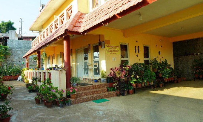 Stuart Hill House | Holidayincoorg Brick lane