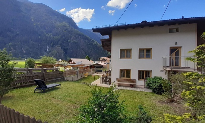 Umhausen Apartment | Holidays in quiet location with garden and nature views apartment Sabine