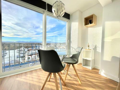 Santa Margarida Apartment | Holidays Penthouse vues panoramiques sur le Port naval,un séjour élégant assuré " Wifi Pàrquing gratuït