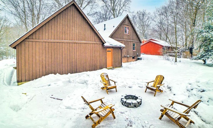 Holland House | Holland Home with Fire Pit - Walk to Lake!