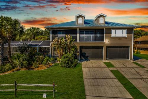 Woods N Waters House | Holland Huis in Crystal River Canal Home w Pool on Fort Island Trail