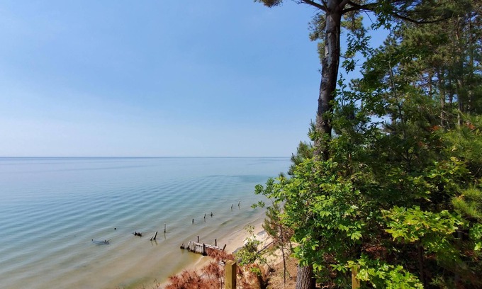 West Olive House | Holland Pine Bluff Cottage on Lake Michigan