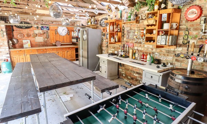 Holton Le Clay Cottage | Holly Cottage