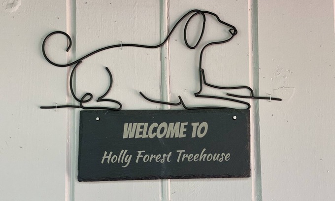 Sapphire Cabin | Holly Forest Treehouse - Dogs Welcome!