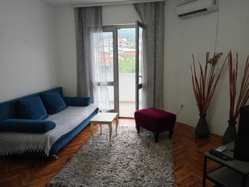 Maini Apartment | Holly