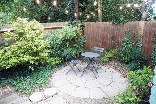 Milton Keynes House | Holly Tree Hideaway