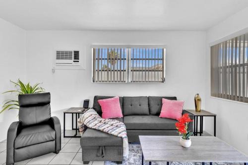 Royal Poinciana House | Hollywood 1br Retreat - Close To Beach & Casino