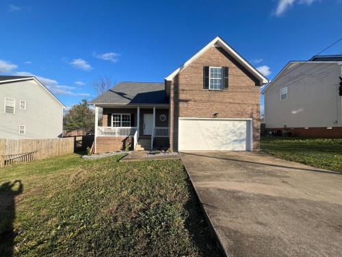 Clarksville House | Hollywood Hideaway