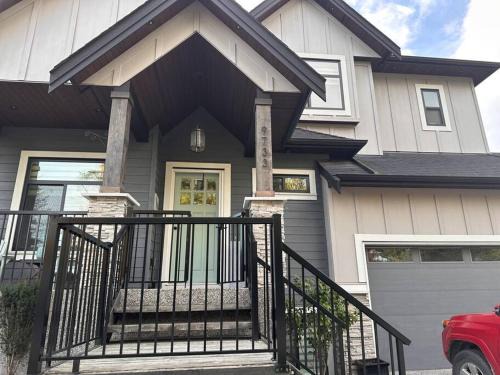 Guildford Apartment | Hollywood North Ft Langley Suite