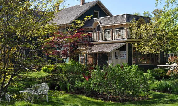 Summerside House | Holman's Heritage Suites