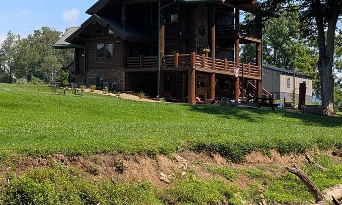 Marion Cabin | Holston River Lodge, Paradise on the River Fishing, Kayaking,Hot Tub,Wineries