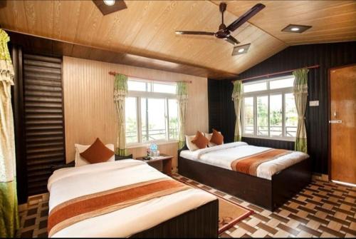 Madi Hotel | Holy Lodge Sauraha