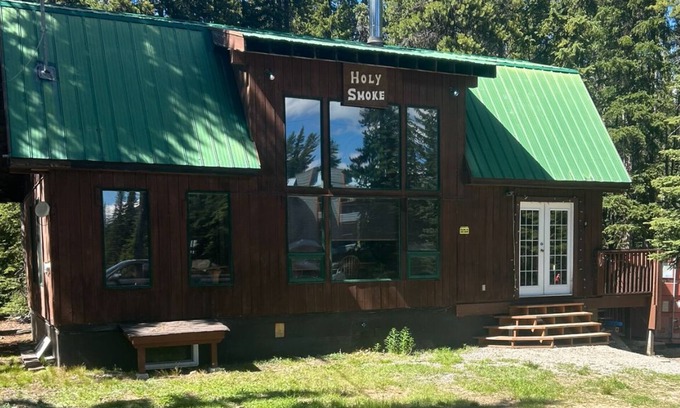 Okanagan-Similkameen Cabin | Holy Smoke Cabin @ Apex, ski in/out 5 Bed Rm w Hot Tub