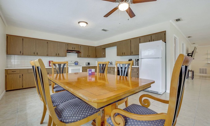 Homosassa House | Home 3 Mi to Homosassa Springs Wildlife State Park