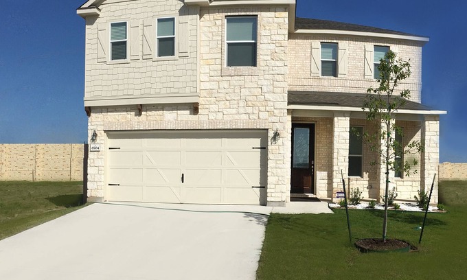 Del Valle House | Home 3600 SQFT - sleeps 11 people very comfortably