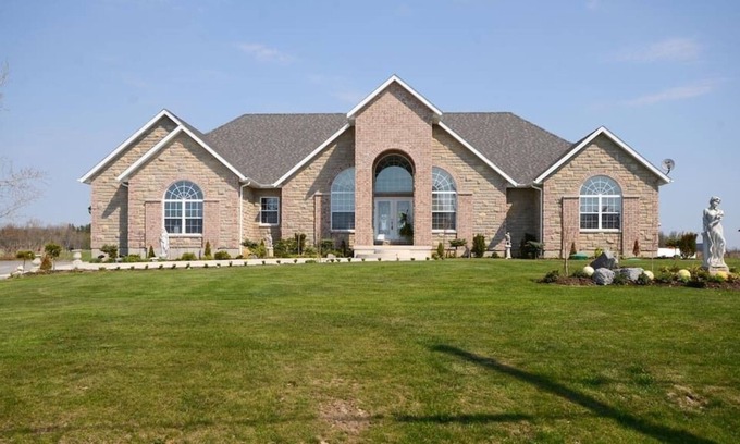 Carrying Place House | [Home] 576 Barcovan Beach Road · Spacious Luxury Home with Breathtaking Lake Vie