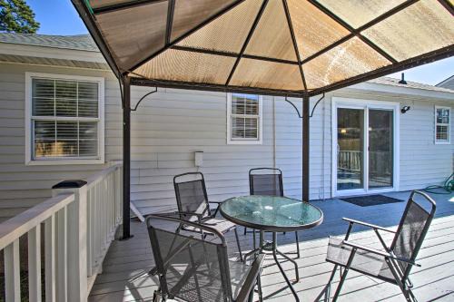Whitemarsh Island House | Home about 7 Miles to Savannah Historic District!
